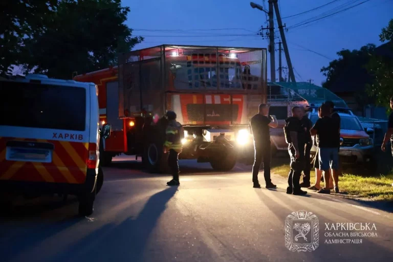 Трое погибших в пригороде: фото с места ударов и, как ликвидируют последствия