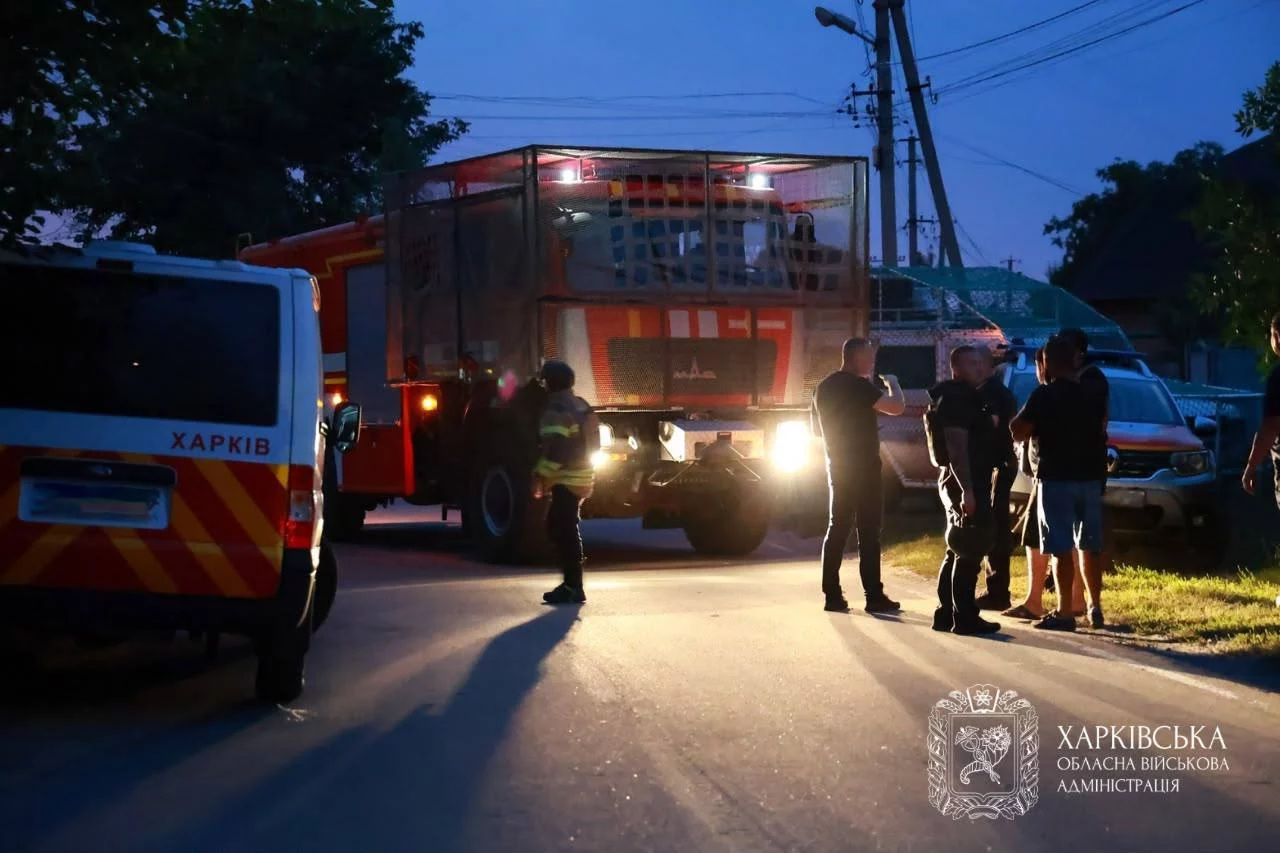 Трое погибших в пригороде: фото с места ударов и, как ликвидируют последствия