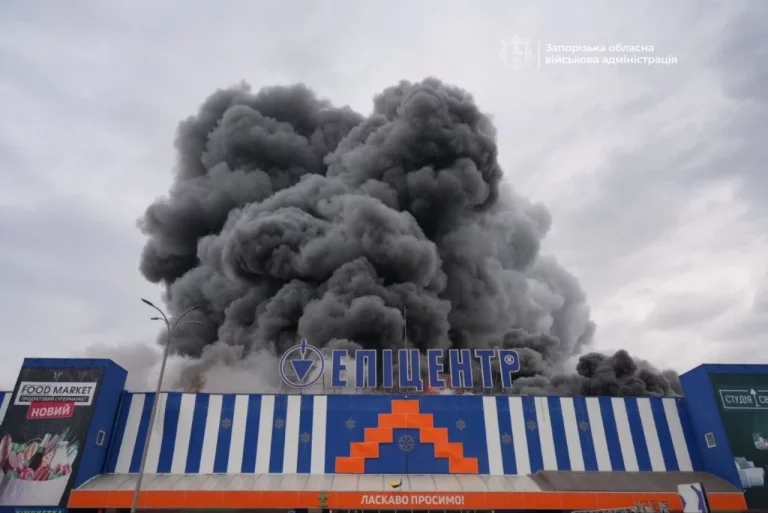 Запорожье тоже осталось без «Эпицентра»: последний гипермаркет уничтожила РФ