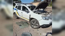 Авто копів атакував FPV на Харківщині: одна машина загорілася (фото)