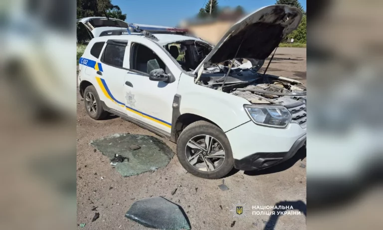 Авто копов атаковал FPV на Харьковщине: одна машина загорелась (фото)