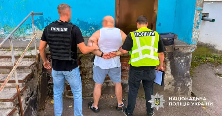 Выдавал себя за спасателя и обещал «бронь»: подозрение мужчине в Харькове