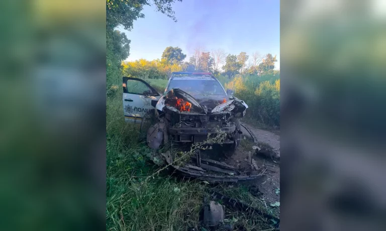 Утром враг ударил FPV по авто копов во время эвакуации на Купянщине