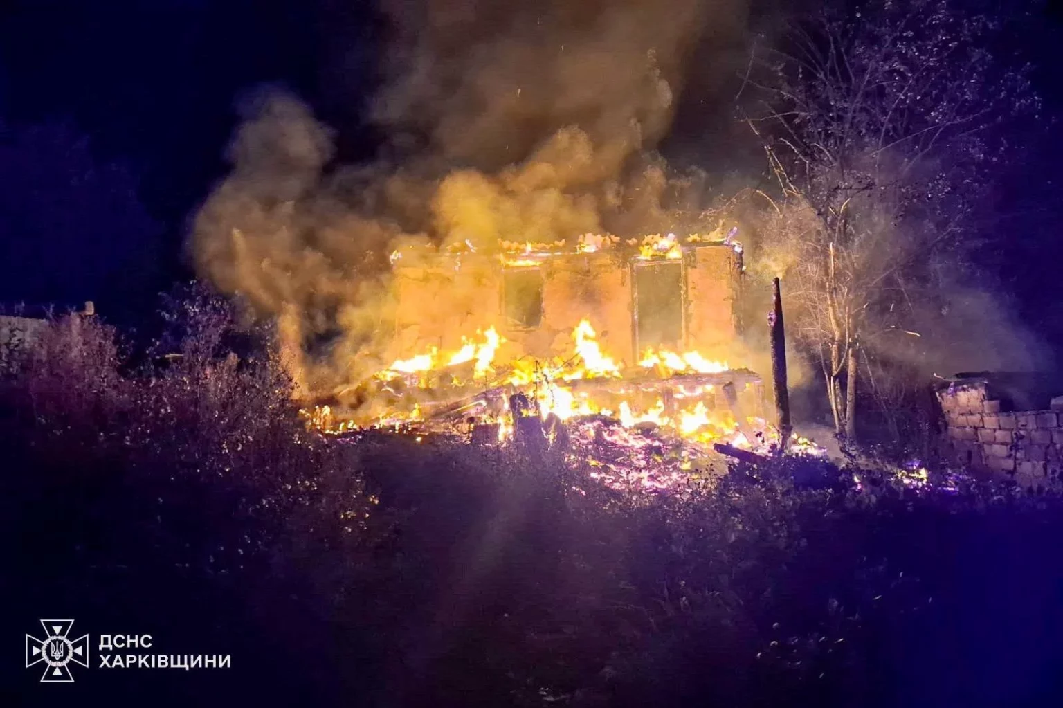 Удари по Змієву: є загиблий та двоє постраждалих, вигоріли два будинки