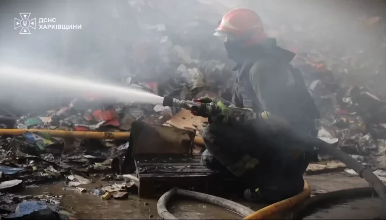 Удар по складу видавництва в Харкові: пожежу гасили майже тиждень (відео)