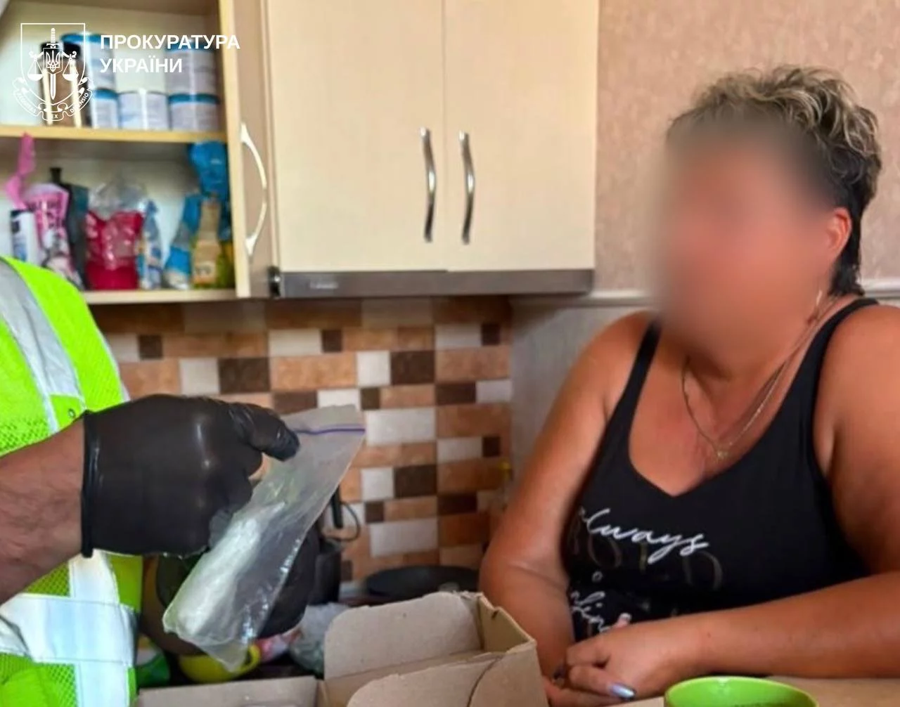 «Товар» відправляла поштою: харків’янку підозрюють у торгівлі психотропами