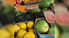 Арбузы за неделю подешевели на 20%, цены на персики и сливы в Харькове