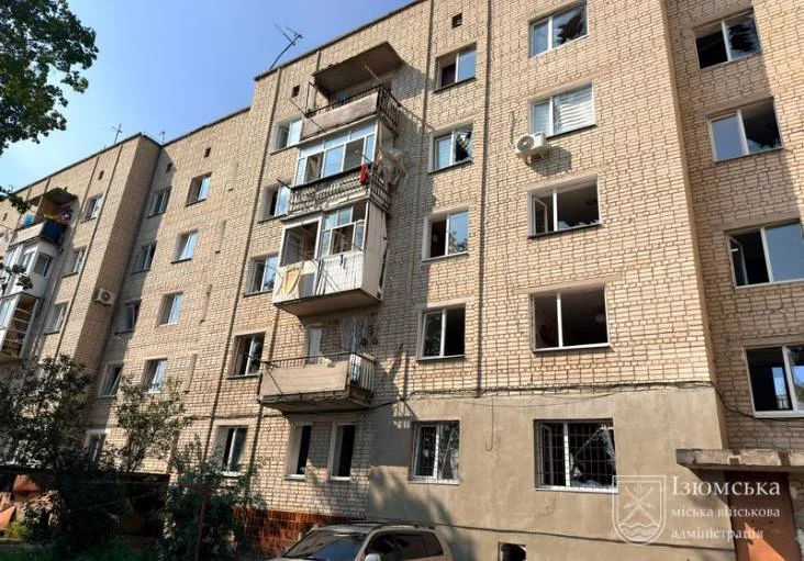 Враг атаковал Изюм в День Независимости: среди пострадавших – ребенок (фото)