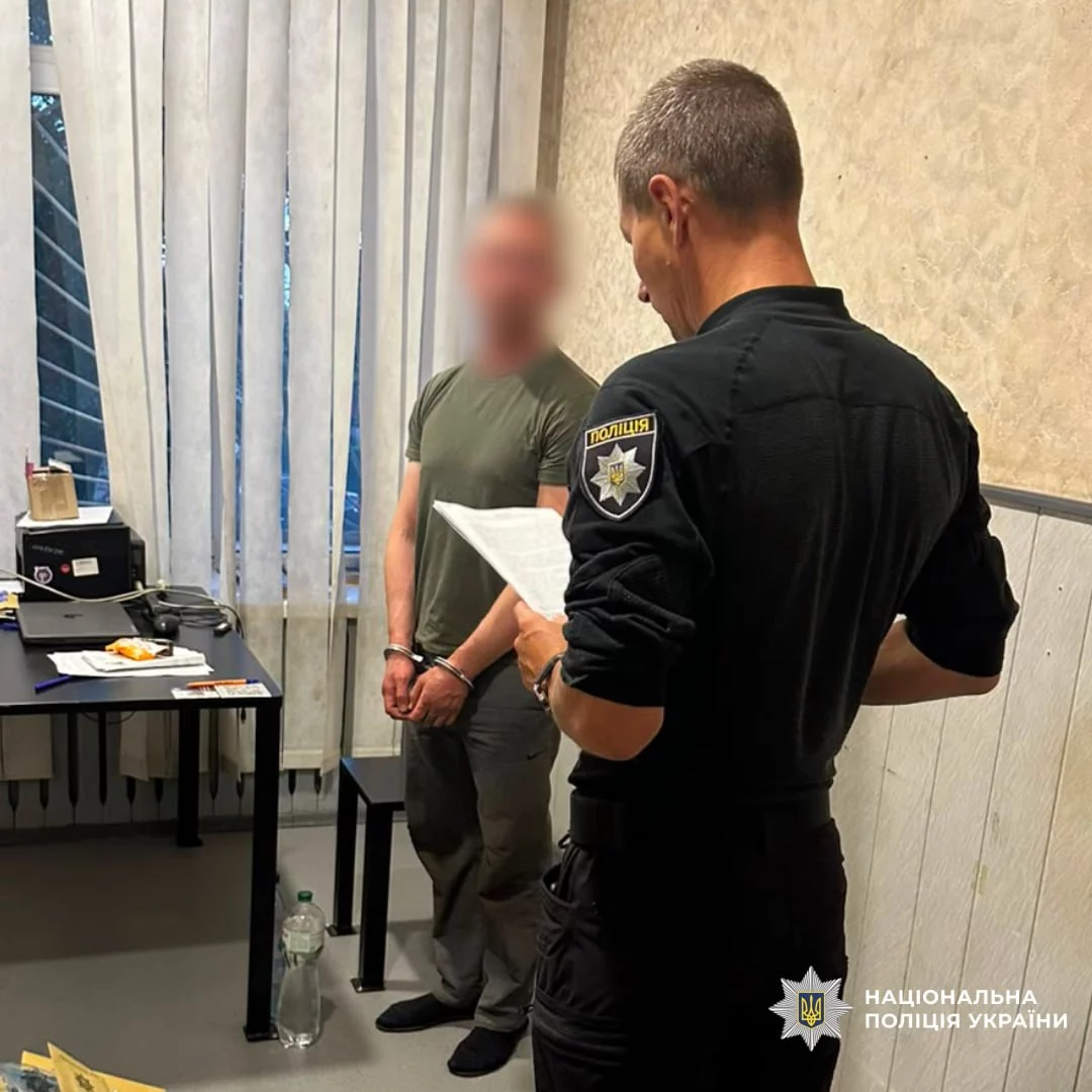 Пограбував будинок і поранив копа – зловмиснику «світить» до 10 років