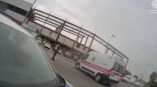 Первые минуты после удара по «Эпицентру» в Харькове показали копы (видео)
