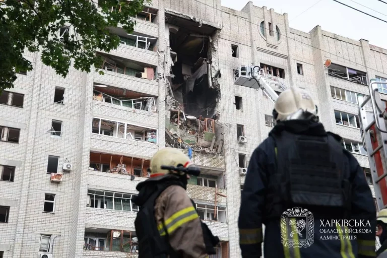 «Бандеролями» по Харькову: «прилет» по дому — двое погибших и 21 пострадавший