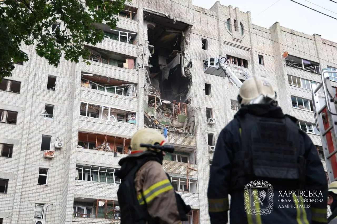 “Бандеролями” по будинку й складу у Харкові – один загиблий і 37 постраждалих