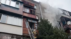 В Харькове горела пятиэтажка — бойцы ГСЧС спасли двоих человек (фото)