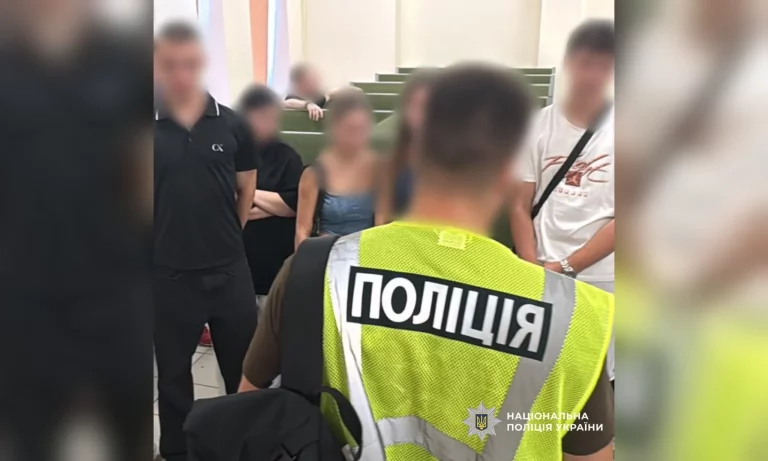 Продавали БАДы и сливали базы данных: в Харькове накрыли колл-центры (видео)