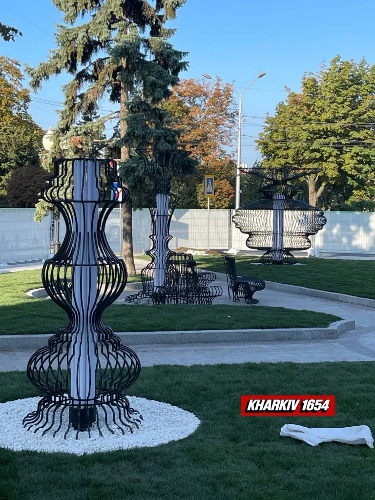 сквер возле Успенского собора в Харькове 2