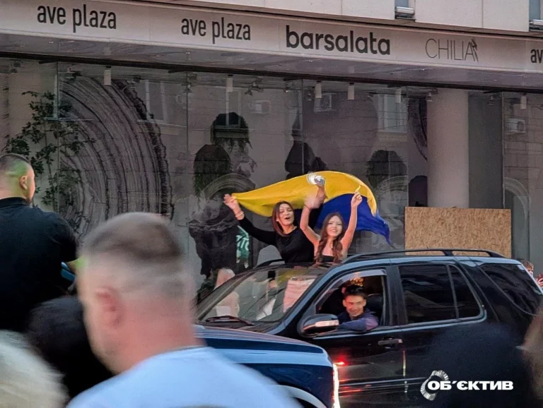 Файеры на Сумской и толпы в саду Шевченко: как Харьков отметил День города