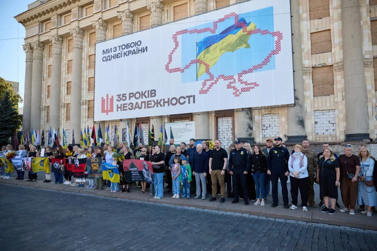 День памяти защитников: в Харькове останавливали транспорт и прошел автопробег