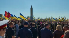 В День памяти защитников харьковчане возложили цветы на Аллее Славы (фото)