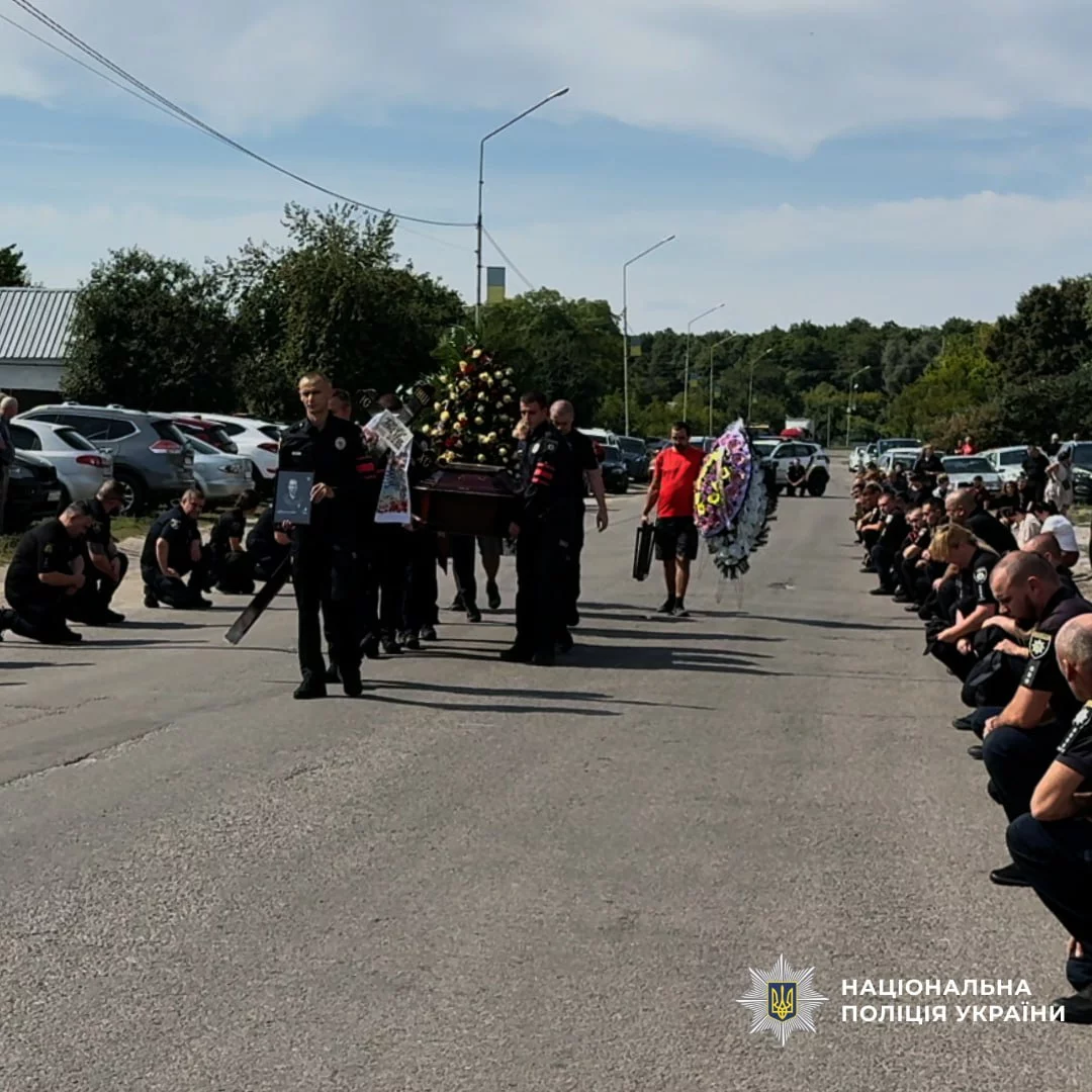 На Харківщині простилися з поліціянтом, який загинув від ракетного удару