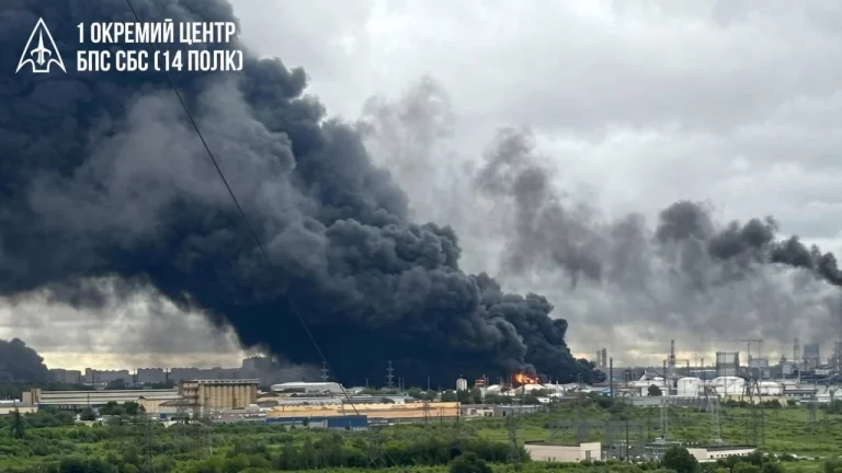 «Это мы»: из-за кого над Москвой взлетела крышка нефтяного резервуара