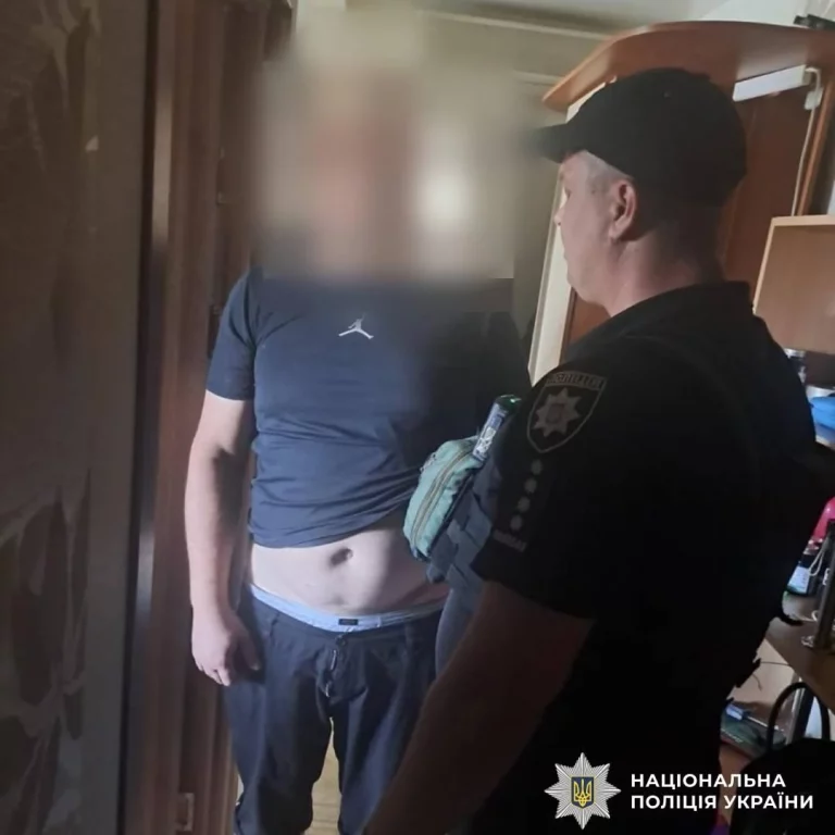 Угрожал матери расправой: копы помогли жертве домашнего насилия в Харькове