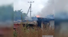 РФ ударила БпЛА по будинку в Слатиному – загасити пожежу не змогли