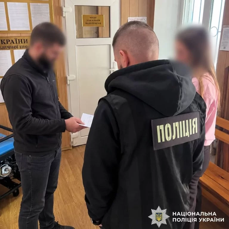 У Харкові зловили чоловіка, який видавав себе за поліцейського