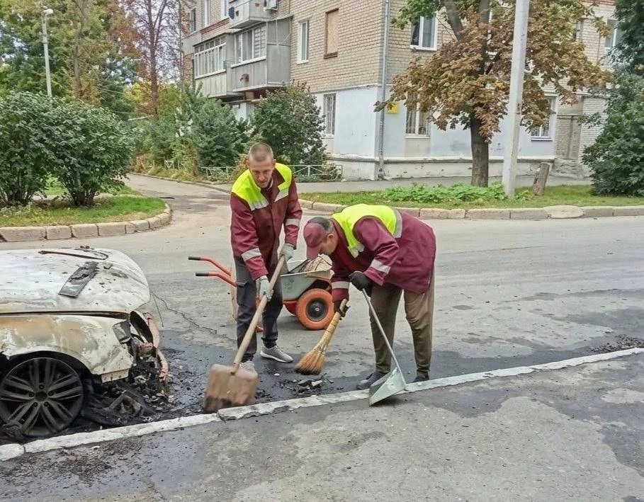 Комунальники працюють на місцях ворожих ударів по Харкову – що роблять