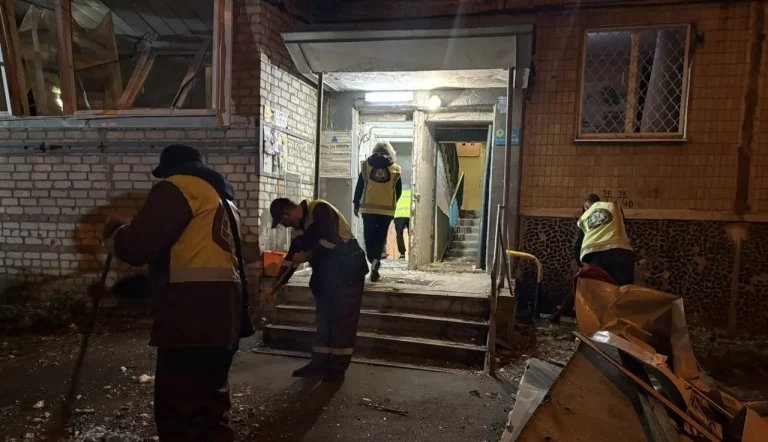 Что происходит на местах «прилетов» в Харькове, показали в мэрии
