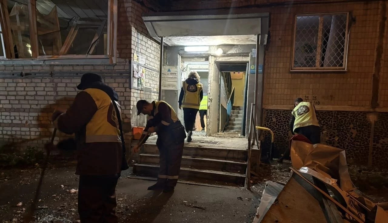 Что происходит на местах «прилетов» в Харькове, показали в мэрии