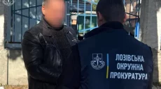 Пограбування у Златополі: дівчині погрожували пістолетом і зачинили у ванній