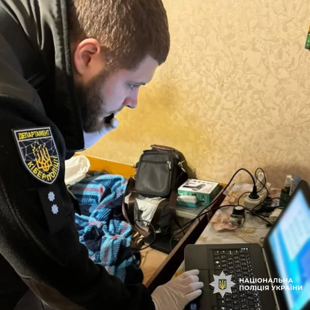 мошенники прикидывались девушками и выманивали деньги