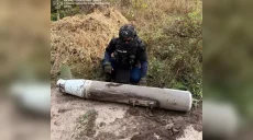 Огромную авиабомбу нашли около лесополосы жители Харьковщины (фото)