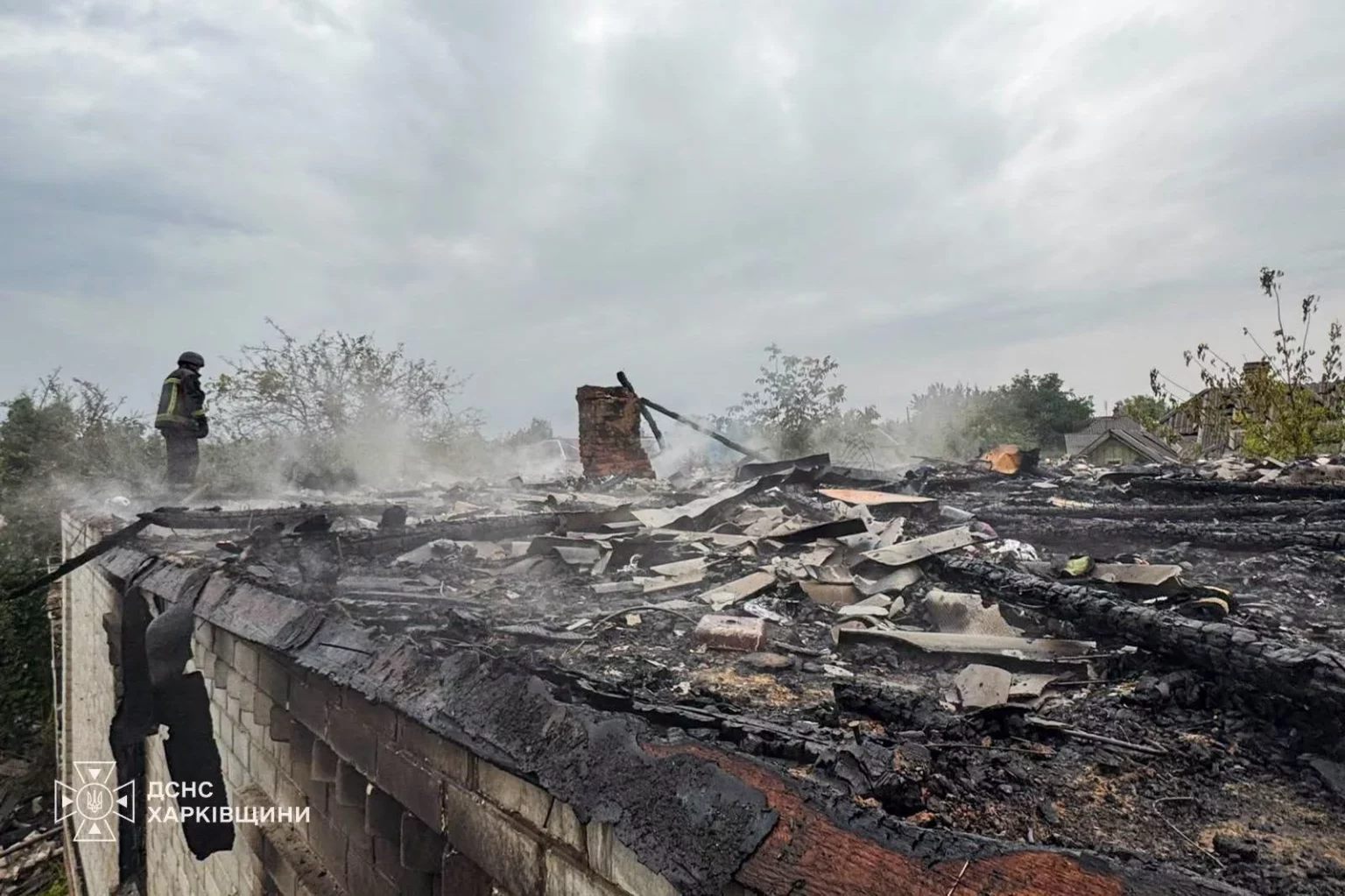 У ДСНС показали наслідки “прильотів” в Ізюмі, у прокуратурі розповіли деталі
