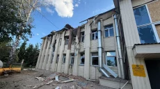 Удар по будівлі селищної ради в Золочеві: є поранений (фото)