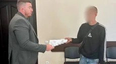 Торкався інтимних частин тіла падчерки: підозрюють чоловіка на Харківщині