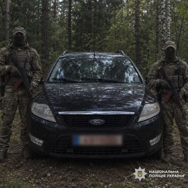 Поліцейські Харківщини отримали автомобіль для роботи у зоні бойових дій