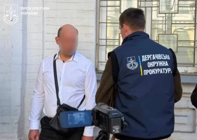 За гроші вирішував “квартирне питання”: держвиконавця підозрюють у Харкові