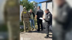 Обіцяв військовому виїзд за кордон: у Харкові підозрюють прикордонника