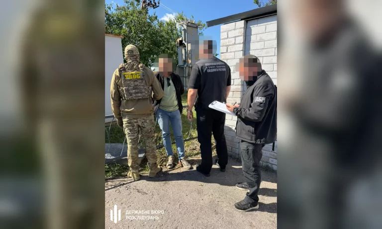 Обещал военному выезд за границу: в Харькове подозревают пограничника
