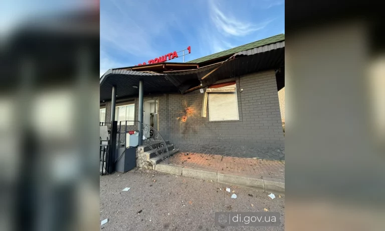 На Дергачевщине дроны атаковали автомобиль и здание почты: есть пострадавший