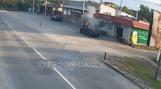 Ударил возле магазина: FPV-дрон армии РФ ударил по авто на Харьковщине (видео)