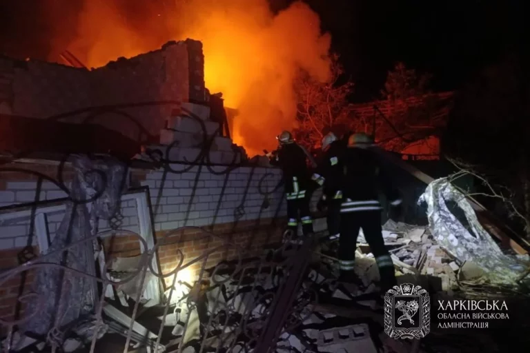 Трое пострадавших – россияне атаковали поселок на Харьковщине (фото)