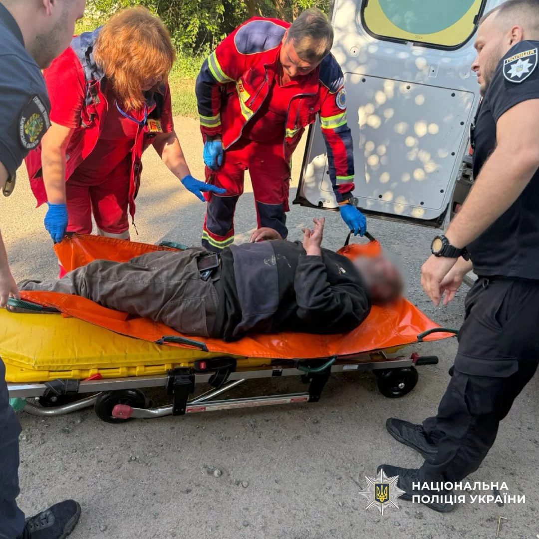полиция спасает человека с инвалидностью на Харьковщине 2