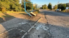 FPV-дрон на оптоволокні вдарив біля зупинки під Харковом, на ній були люди