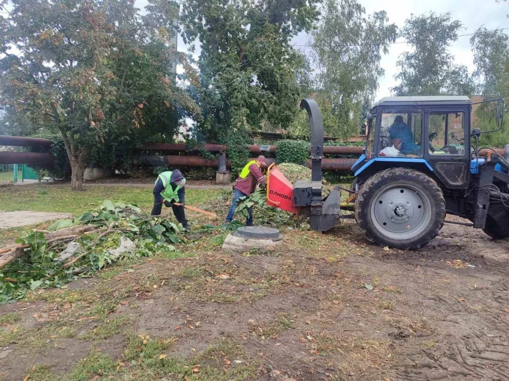 последствия урагана устраняют в Харькове