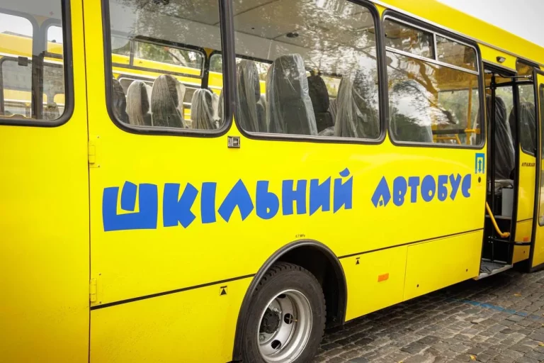 Еще 7 школьных автобусов получили громады Харьковской области