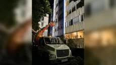 Ночной «прилет» в Харькове: коммунальщики ликвидируют последствия удара
