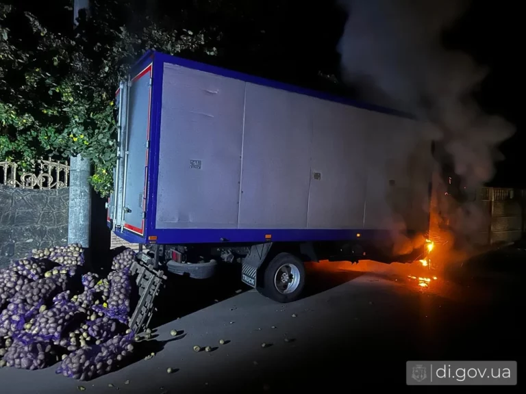 Видео удара FPV-дрона по рынку в Дергачах показал Задоренко – бушевал пожар