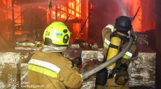 Наслідки нічного “прильоту” на підприємстві в Харкові показала ДСНС